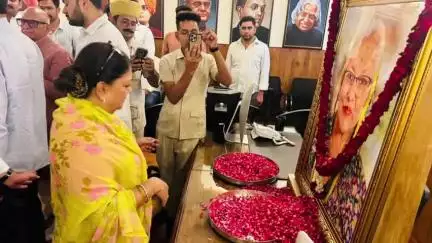 खींवसर: पूर्व सीएम वसुंधरा राजे सहित बीजेपी नेता खींवसर के दौरे पर, मंत्री ने खींवसर की पत्नी के निधन पर जताई संवेदना