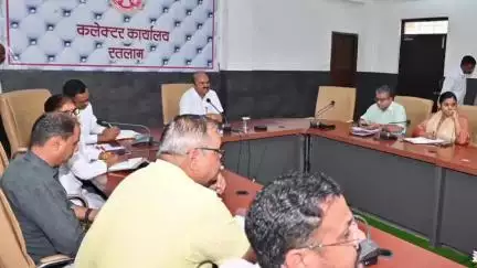 रतलाम नगर: जल संवर्धन के लिए बनी वाटर बॉडी को जियो टैग करें: कलेक्टट कार्यालय में समीक्षा बैठक