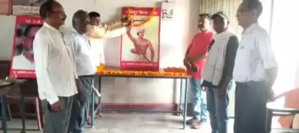 दाड़ी: गिद्धि में बिरसा मुंडा की चेतना और विचार आज भी प्रासंगिक, भाकपा माले गिद्दी सी पार्टी कार्यालय में मनाया गया शहादत दिवस