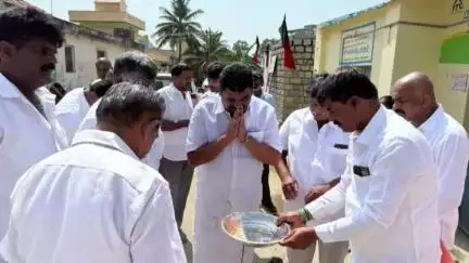 ஓசூர்: ஈச்சங்கூரில், 44.72 லட்சம் ரூபாய் மதிப்பீட்டில் ஊராட்சியில் மக்கள் பணிகளுக்கு ஒசூர் எம்எல்ஏ அடிக்கல் நாட்டினார்