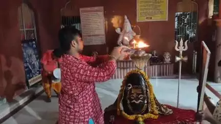 खंडवा नगर: खंडवा: भवानी शंकर मंदिर में भगवान भोलेनाथ की महाआरती की गई