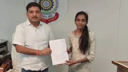 साजा: अनुकंपा नियुक्ति से श्वेता साहू बनी बाल आरक्षक से आरक्षक जीडी, SSP बेमेतरा रामकृष्ण साहू ने सौंपा नियुक्ति पत्र