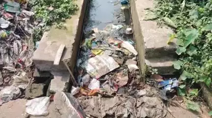 ফরিদপুর দুর্গাপুর: দুর্গাপুরে ২৬ নম্বর ওয়ার্ডের বিধান নগর হাউসিং কলোনির S4 ব্লকের ড্রেনের অবস্থা বেহাল #jansamasya