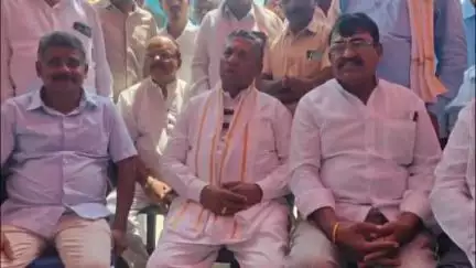 ಮುಳಬಾಗಿಲು: ಖಾದ್ರಿಪುರ ಗ್ರಾಮದ ಶ್ರೀ ಶನೇಶ್ವರ ಸ್ವಾಮಿ ದೇವಾಲಯದಲ್ಲಿ ನೂತನ ವಿಗ್ರಹಗಳ ಪ್ರತಿಷ್ಠಾಪನೆ, ಆಹಾರ ಸಚಿವ ಕೆಎಚ್ ಮುನಿಯಪ್ಪ ಭೇಟಿ