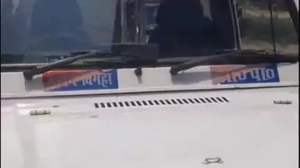 रहुई: पतासंग गांव के पास अज्ञात वाहन ने बेटी का एडमिशन कराने जा रही महिला को कुचला, मौत