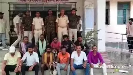कहरा: उत्पाद पुलिस ने छापेमारी कर 2 कारोबारियों व 9 शराबियों को किया गिरफ्तार, सहरसा कोर्ट में पेश कर आगे की कार्रवाई जारी