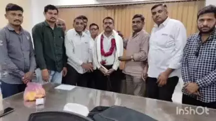 વિરમગામ: સાણંદ - વિરમગામ તાલુકા કારડીયા રાજપૂત સમાજના નવનિયુક્ત પ્રમુખ કિરીટસિંહ ગોહિલનું APMC ખાતે સન્માન કરવામાં આવ્યું