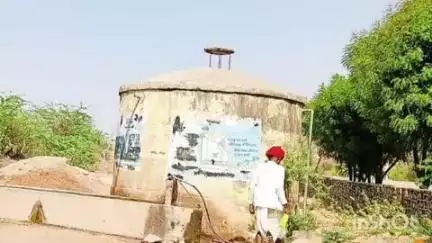 आहोर: नारनावास जाने वाले मुख्य सड़क मार्ग पर व्यर्थ बह रहा हजारों लीटर पानी।
#जनसमस्या