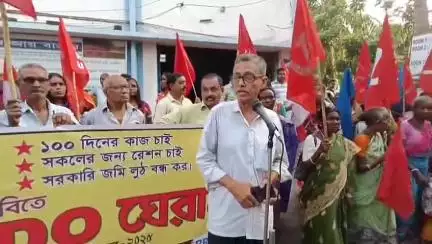 রানিগঞ্জ: রানীগঞ্জ পঞ্চায়েত এলাকার বিভিন্ন সমস্যা নিয়ে বিডিও অফিসের সামনে বিক্ষোভ সিপিআইএমের বিভিন্ন সংগঠনের