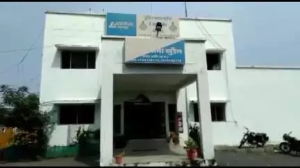 खुडैल: खुड़ैल क्षेत्र के सेमलिया चाउ में अवैध शराब बेचता युवक गिरफ्तार