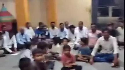माजलगाव: मराठा आरक्षण संदर्भात रिधोरी गावात बैठक संपन्न, जरांगे पाटलासोबत मुंबई दिशेने जाण्याच्या निर्णयावर ठाम