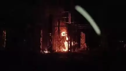 কোচবিহার ২: কোচবিহার শহর সংলগ্ন খাগড়াবাড়ি পাওয়ার স্টেশনে ভয়াবহ অগ্নিকাণ্ড, অন্ধকারাচ্ছন্ন বিস্তীর্ণ এলাকা