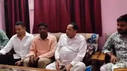 कैसरगंज: कैसरगंज पहुंचे पूर्व कैबिनेट मंत्री नसीमुद्दीन सिद्दीकी ने निजी कार्यक्रम में शिरकत की, कार्यकर्ताओं के साथ की बैठक
