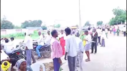 వేములవాడ: రైతులకు ఉచితంగా  వేములవాడ రాజన్న కోడెల పంపిణీ
