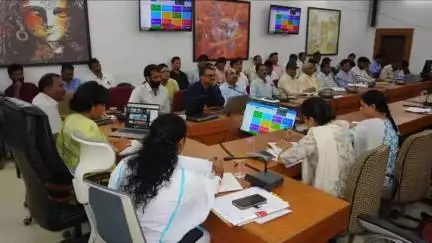 सिवनी: कलेक्ट्रेट सभा कक्ष में समय-सीमा बैठक संपन्न हुई