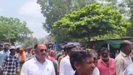 તિલકવાડા: ગ્રામ પંચાયતની ચૂંટણીમા ફોર્મ ભરવાના છેલ્લા દિવસે તિલકવાડા મામલતદાર કચેરી ખાતે મોટી સંખ્યામા ઉમેદવારો ઉમટી પડ્યા.