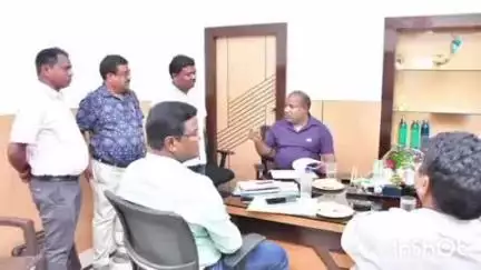 ଅତାବିରା: ଗୋଡଭଗା ଜଳସମ୍ପଦ ବିଭାଗର ଉପ ନିର୍ବାହି ଯନ୍ତ୍ରୀ କାର୍ଯ୍ୟାଳୟରେ ବିଭାଗୀୟ ଅଧିକାରୀ ସହ ଆଲୋଚନା କଲେ ବିଧାୟକ