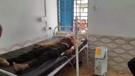 घुवारा: घुवारा में टैक्सी और मोटरसाइकिल की टक्कर, एक की मौत, पुलिस जांच कर रही है
