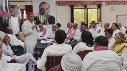 आज़मगढ़: सपा जिला अध्यक्ष हवलदार यादव ने कहा, गांव-गांव में योगी सरकार के खिलाफ लगेगी PDA की चौपाल