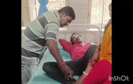 बिरनी: घने मोड़ पर मोटरसाइकिल की भिड़ंत, दो लोग घायल, एक की हालत गंभीर