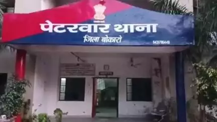 पेटरवार: चिनिया गढ़ा मोड़ के पास सड़क दुर्घटना में एक युवक घायल