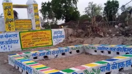 गौरिहार: बरहा पंचायत में जल गंगा संवर्धन अभियान, सीईओ ने किया औचक निरीक्षण