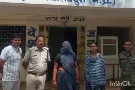 पोहरी: पोहरी पुलिस ने हत्या के प्रयास के मामले में फरार महिला आरोपी को गिरफ्तार कर जेल भेजा