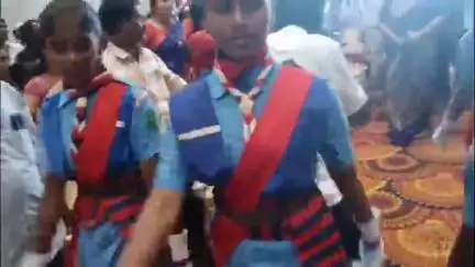 పాణ్యం మండల లో సైనింగ్  స్టార్స్ ప్రతిభా అవార్డుల కార్యక్రమం  లో,జిల్లా కలెక్టర్, మంత్రి, మరియు DEO