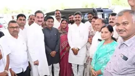 नागौर: नागौर की जोधपुर बाइपास रोड पर कांग्रेस नेताओं ने नेता प्रतिपक्ष जूली का किया स्वागत