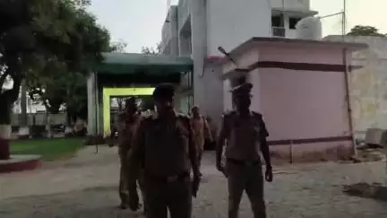 भरथना: बकेवर थाने का SSP ने औचक निरीक्षण किया, थाना परिसर में साफ-सफाई का अवलोकन कर पुलिस कर्मियों को दिए जरूरी दिशा-निर्देश