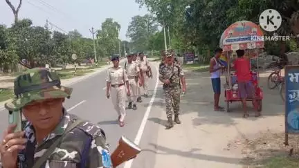 बगहा: बगहा में एसएसबी और पुलिस द्वारा संयुक्त गश्त की गई