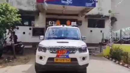 खड़गपुर: नंदलाल बसु चौक के पास एसडीपीओ की गाड़ी को हाईवा ने मारी टक्कर, ड्राइवर गिरफ्तार