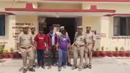 मार्टिनगंज: दीदारगंज पुलिस ने हत्या के मामले में तीन वांछित अभियुक्तों को मार्टीनगंज जैगहा मोड़ से किया गिरफ्तार, भेजा जेल