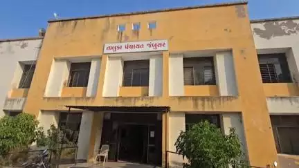 જંબુસર: ભરૂચ જિલ્લામાં મનરેગા યોજના અંતર્ગત થયેલા ભ્રષ્ટાચારની ફરિયાદને લઈ સમગ્ર ભરૂચ જિલ્લામાં અધિકારીઓ તથા કર્મચારીઓમાં ફફડાટ