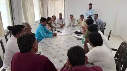 बड़नगर: बड़नगर में टोल प्लाजा पर टोल छूट को लेकर विधायक ने प्रशासनिक अधिकारियों के साथ बैठक की