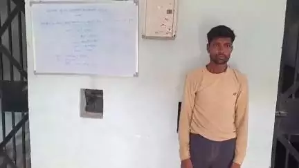 फुल्लीडूमर: भितिया नैयासी गांव से 14 साल से फरार रेप के आरोपी को फुल्लीडुमर पुलिस ने किया गिरफ्तार