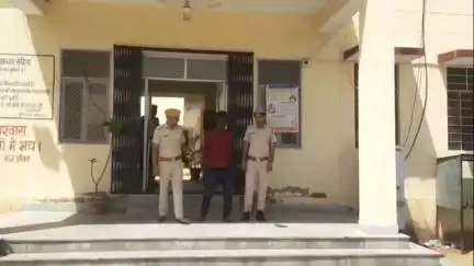 बुहाना: पचेरी कलां पुलिस ने अवैध हथकड़ शराब बेचते पाए जाने पर एक आरोपी को गिरफ्तार किया