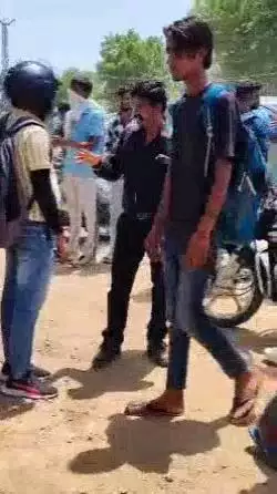 अलवर: अलवर के बुर्जा में सड़क हादसे में युवक की दर्दनाक मौत, मंगलवार सुबह होगा पोस्टमार्टम