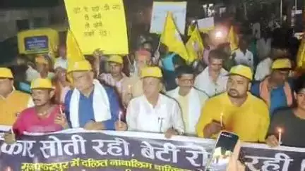 पताही: दस वर्षीय दलित बच्ची से दुष्कर्म एवं इलाज के अभाव में मौत के विरोध में जन सुराज पार्टी ने पताही में निकाली कैंडल मार्च