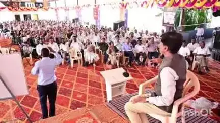 गंगापूर: लासुर स्टेशन येथे आमदार प्रशांत बंब यांच्या उपस्थितीमध्ये शिक्षकांना फोनिक इन मराठीचे धडे