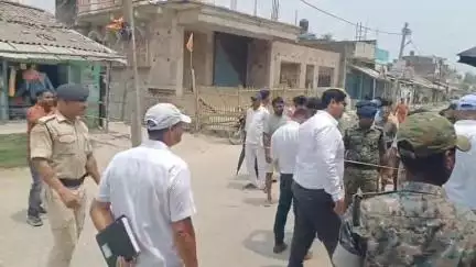 सत्तर कटैया: बिहरा पटोरी बाजार में आमरण अनशन सातवें दिन भी जारी, जिलाधिकारी समेत अन्य पदाधिकारी पहुंचे