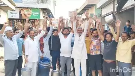 बाड़ी: गुमट अजीजपुरा क्षेत्र में विद्युत विभाग और जलदाय विभाग के खिलाफ लोगों ने किया विरोध प्रदर्शन #Jansamasya