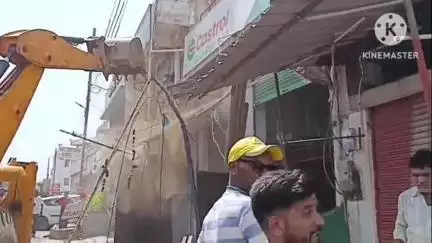 छिंदवाड़ा नगर: छिंदवाड़ा में मानसरोवर कॉम्प्लेक्स से यातायात थाने और चार फाटक तक अतिक्रमण हटाया गया, अभियान जारी