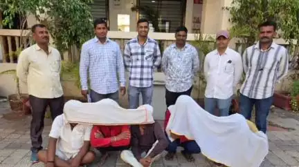 अकोला: ऑपरेशन प्रहार'अंतर्गत दोन जुगार अड्ड्यांवर छापा; ८ आरोपींवर कारवाई, २२,५४० रुपयांचा मुद्देमाल जप्त