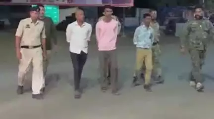 कवर्धा: फर्जी डिप्टी कलेक्टर और स्टेनो बनकर कलेक्ट्रेट में घुसने वाले 3 आरोपियों को गिरफ्तार कर पुलिस ने शहर में निकाला जुलूस