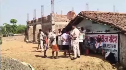 पेण्ड्रा रोड गौरेला: ग्राम कोरजा में वन विभाग ने 16 नाग सागौन बल्लियों को किया ज़ब्त, मकान मालिक को किया गिरफ्तार