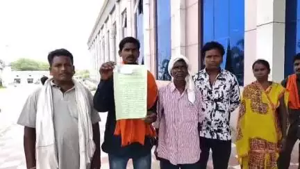 भैयाथान: भटगांव के ग्राम चुनगढ़ी में एक ज़मीन के बंटवारे को लेकर विवाद का मामला सामने आया है ग्राम चुनगढ़ी #jansamasya