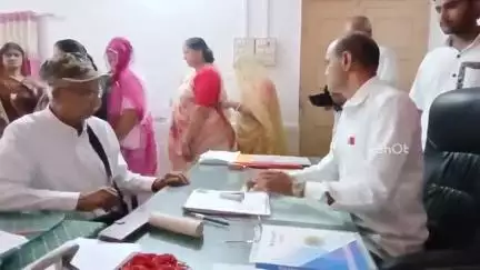 વડગામ: વડગામ તા. ગ્રા.પં. સામાન્ય અને પેટા ચૂંટણીમાં 77 સરપંચ, 266 સભ્યોનાં, ઉમેદવારી ફોર્મ રજુ કરવામાં આવ્યાં.