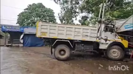 കണയന്നൂർ: കളമശ്ശേരി മെഡിക്കൽ കോളേജിന് സമീപം നിയന്ത്രണം വിട്ട മിനിലോറി കടയിലേക്ക് ഇടിച്ചുകയറി