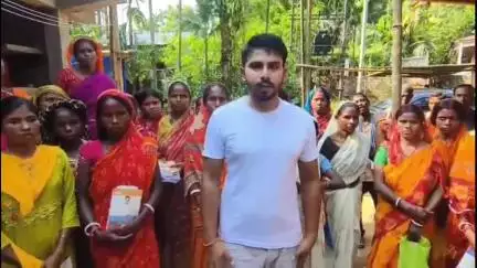 শিলচর: বাটুলমারা গ্রাণ্টে ডিলারের বিরুদ্ধে রেশনের চাল কম দেওয়ার অভিযোগ গ্রাহকদের